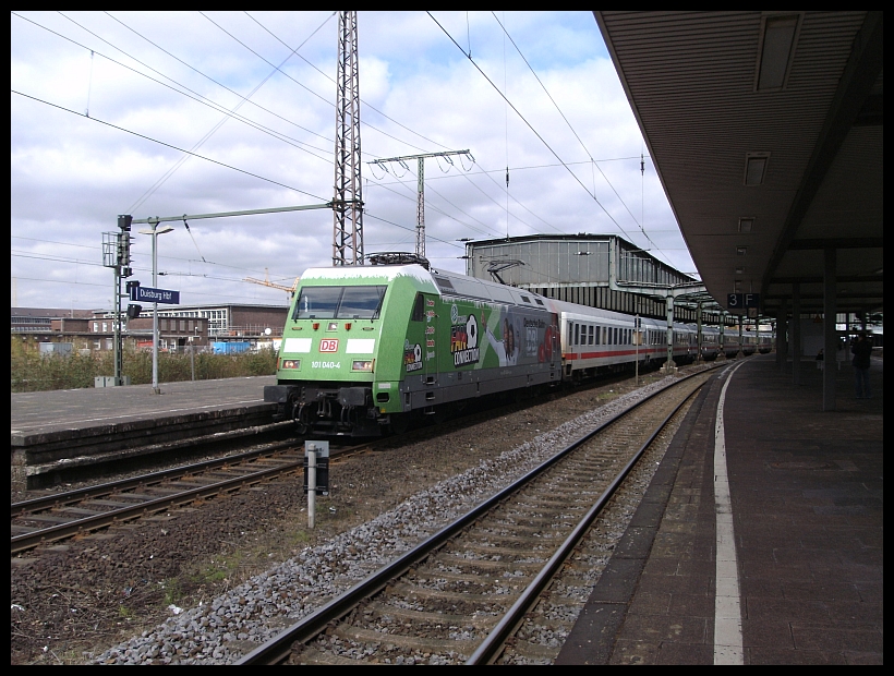 101 040 mit dem IC 332 in Duisburg Hbf 