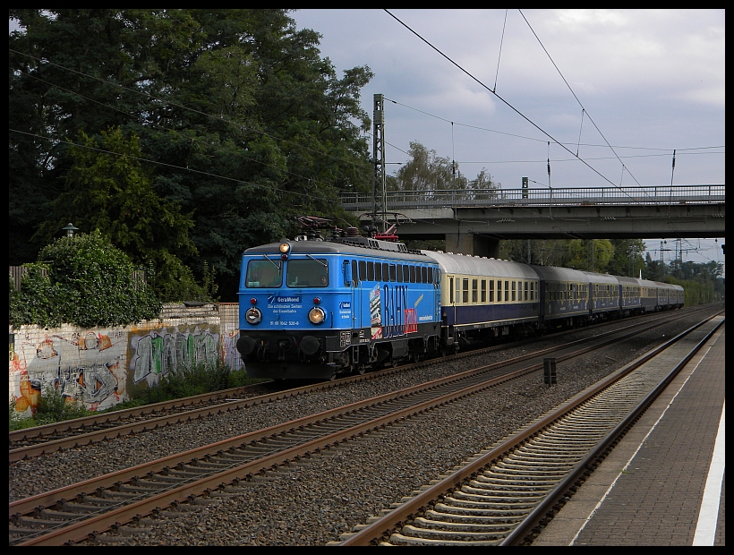 1042 xxx mit einem DZ bei der Durchfahrt durch Dsseldorf Angermund