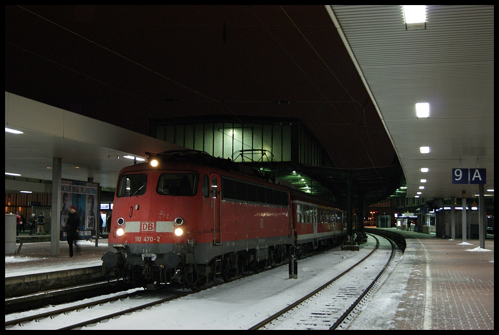 110 470 mit der RB35 in Duisburg Hbf am 14.12.2010
