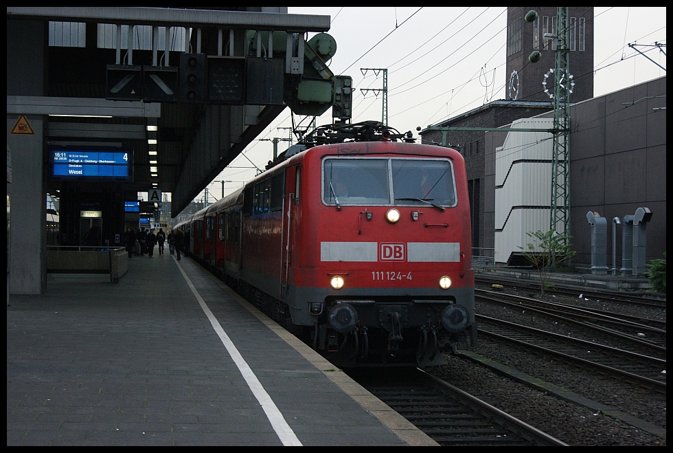 111 124 mit der RB35 in Dsseldorf Hbf