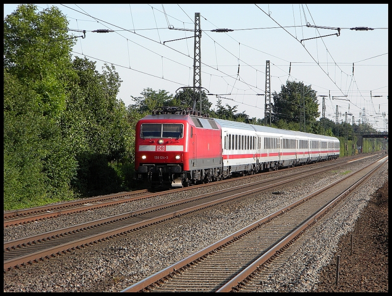 120 124 mit dem IC xxxx in Duisburg-Rahm