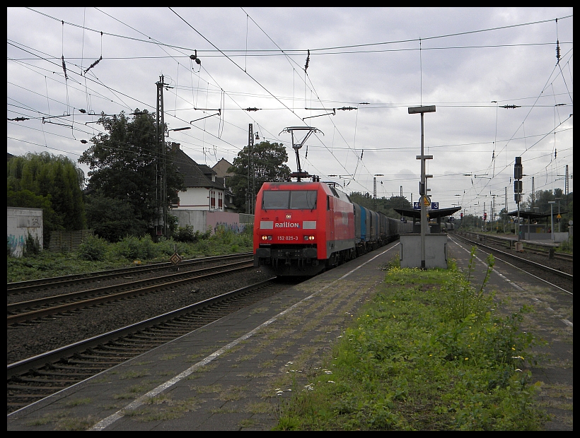 152 025 mit einem Gz. in Duisburg Rheinhausen
