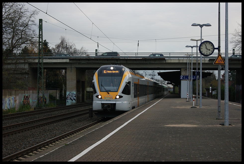 ET 7.10 mit ET x.xx bei der Durchfahrt durch Dsseldorf Angermund