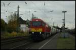 Eine G2000 der Neusser Eisenbahn durchfhrt mit einem Gz Duisburg-Rheinhausen