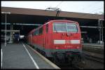 111 015 schiebt den RE4 in Richtung Dortmund in Dsseldorf Hbf